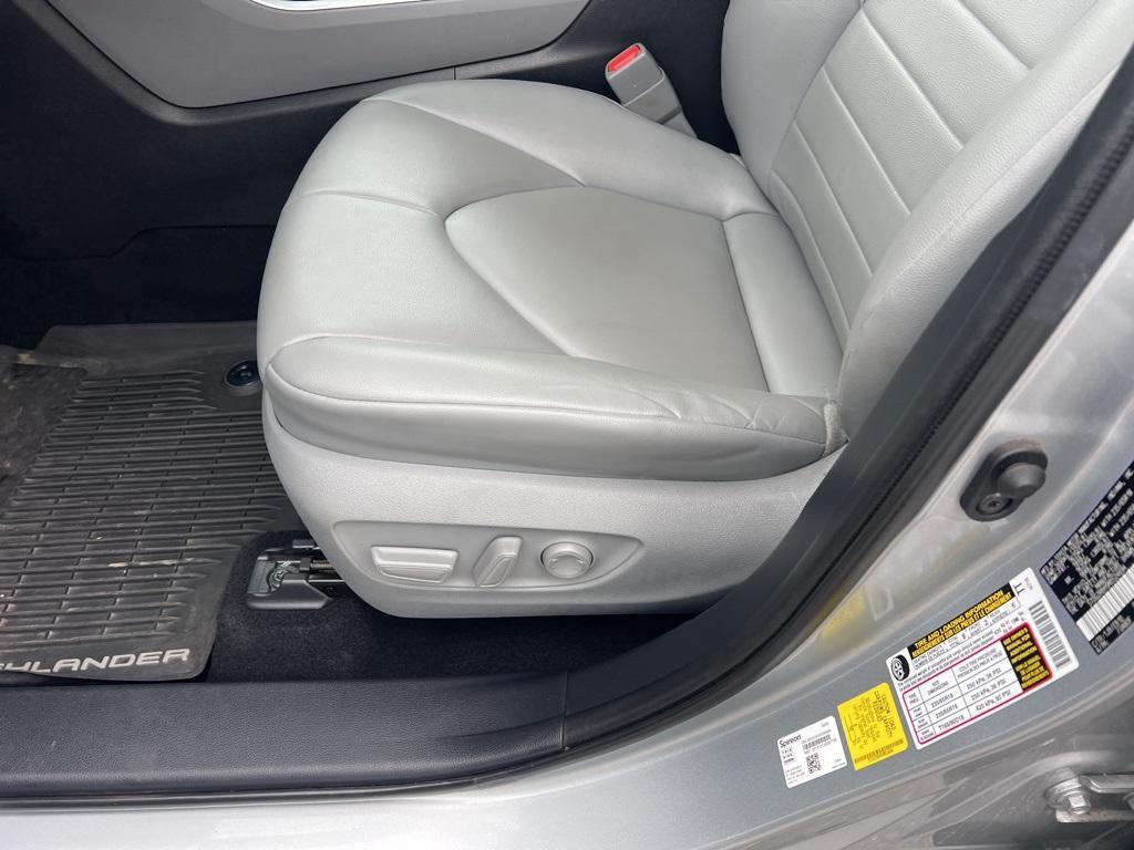 used 2021 Toyota Highlander car, priced at $32,900