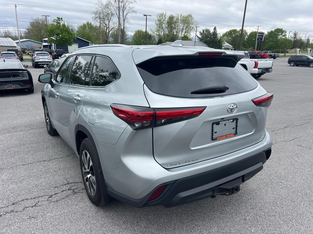used 2021 Toyota Highlander car, priced at $32,900