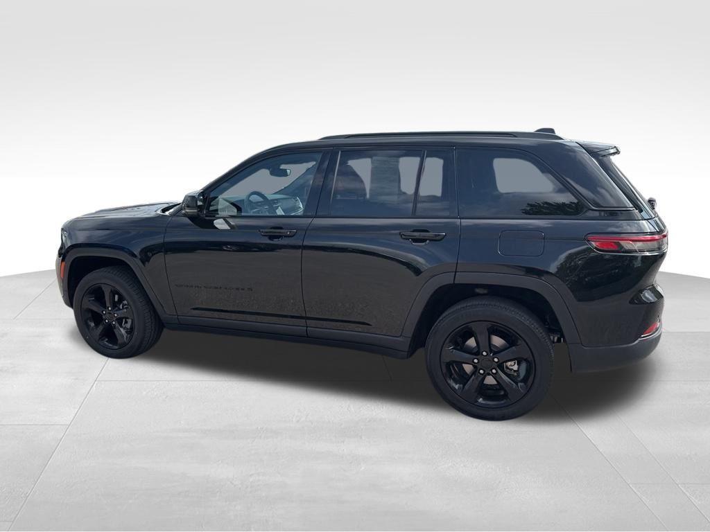 used 2022 Jeep Grand Cherokee car, priced at $33,499