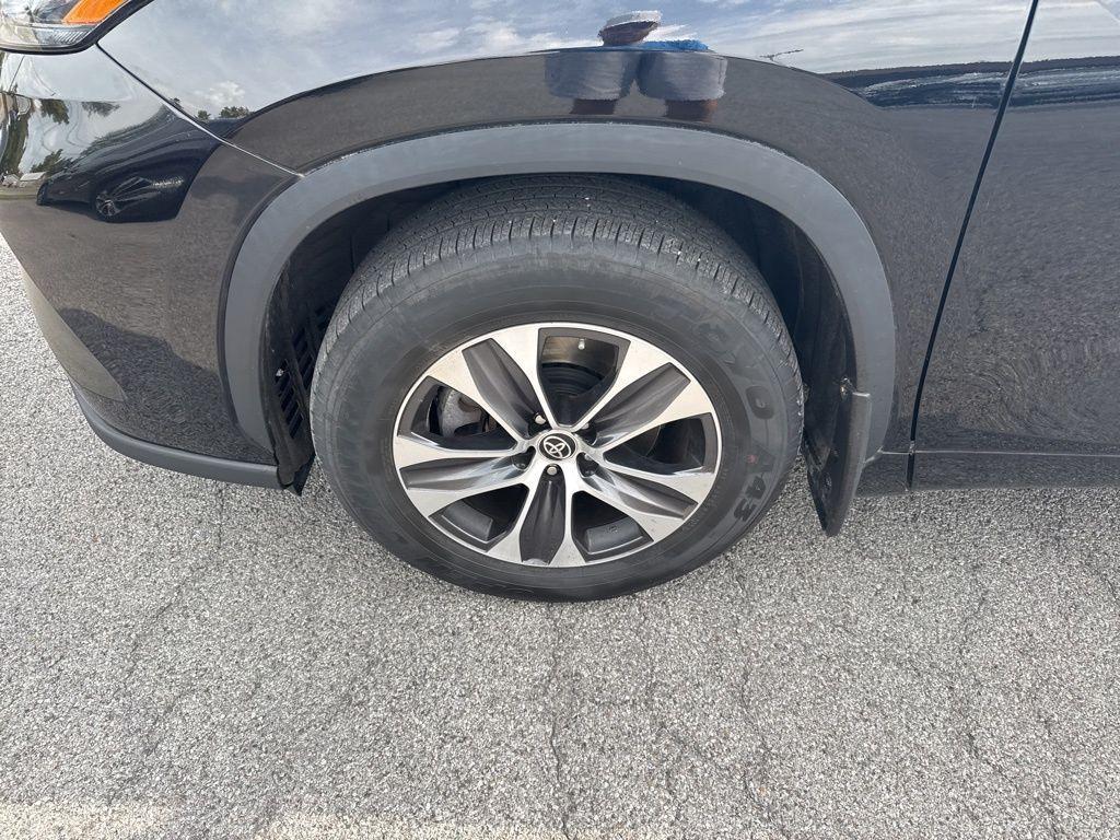 used 2022 Toyota Highlander car, priced at $36,995