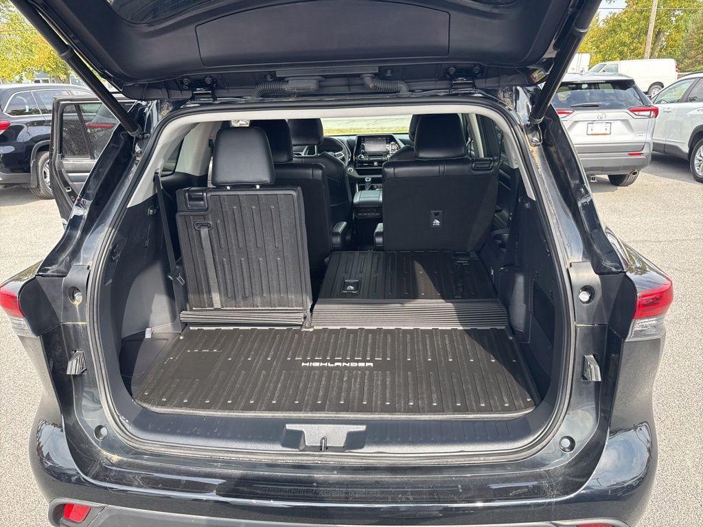 used 2022 Toyota Highlander car, priced at $36,995