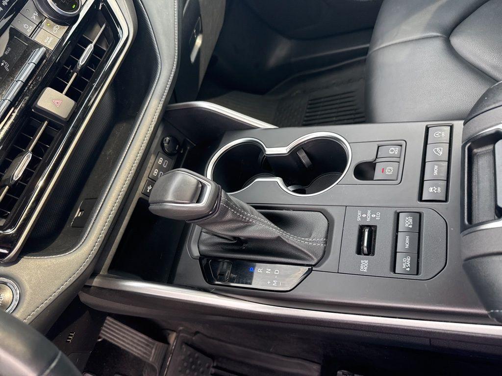 used 2022 Toyota Highlander car, priced at $36,995