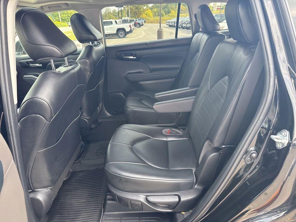 used 2022 Toyota Highlander car, priced at $36,995