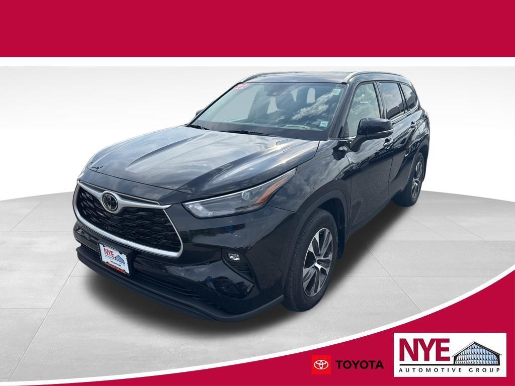 used 2022 Toyota Highlander car, priced at $36,995