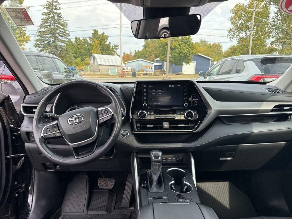 used 2022 Toyota Highlander car, priced at $36,995