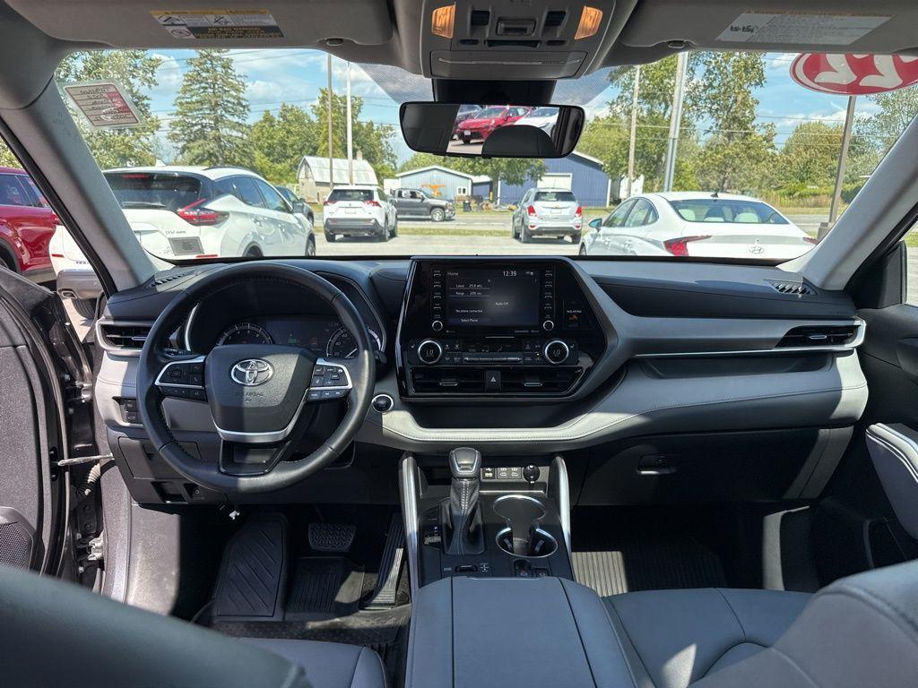 used 2022 Toyota Highlander car, priced at $35,295