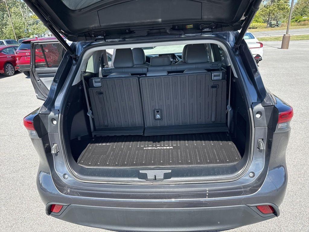 used 2022 Toyota Highlander car, priced at $35,295