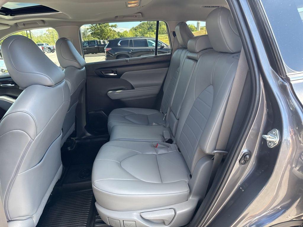 used 2022 Toyota Highlander car, priced at $35,295
