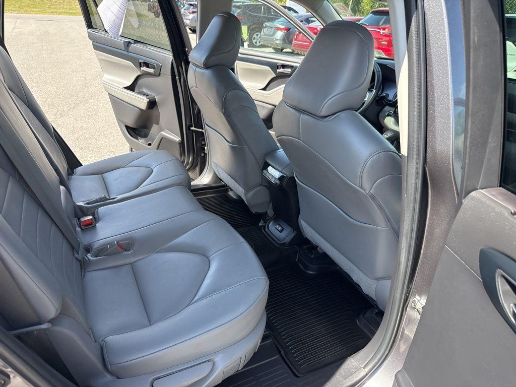 used 2022 Toyota Highlander car, priced at $35,295