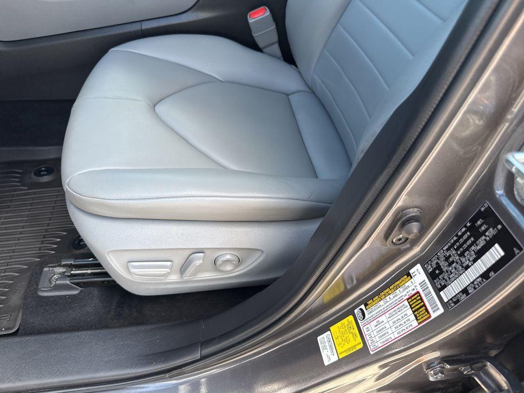 used 2022 Toyota Highlander car, priced at $35,295