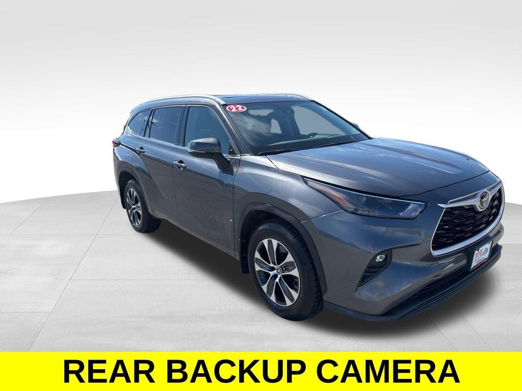used 2022 Toyota Highlander car, priced at $35,295