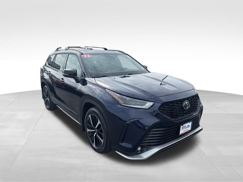 used 2022 Toyota Highlander car, priced at $39,995