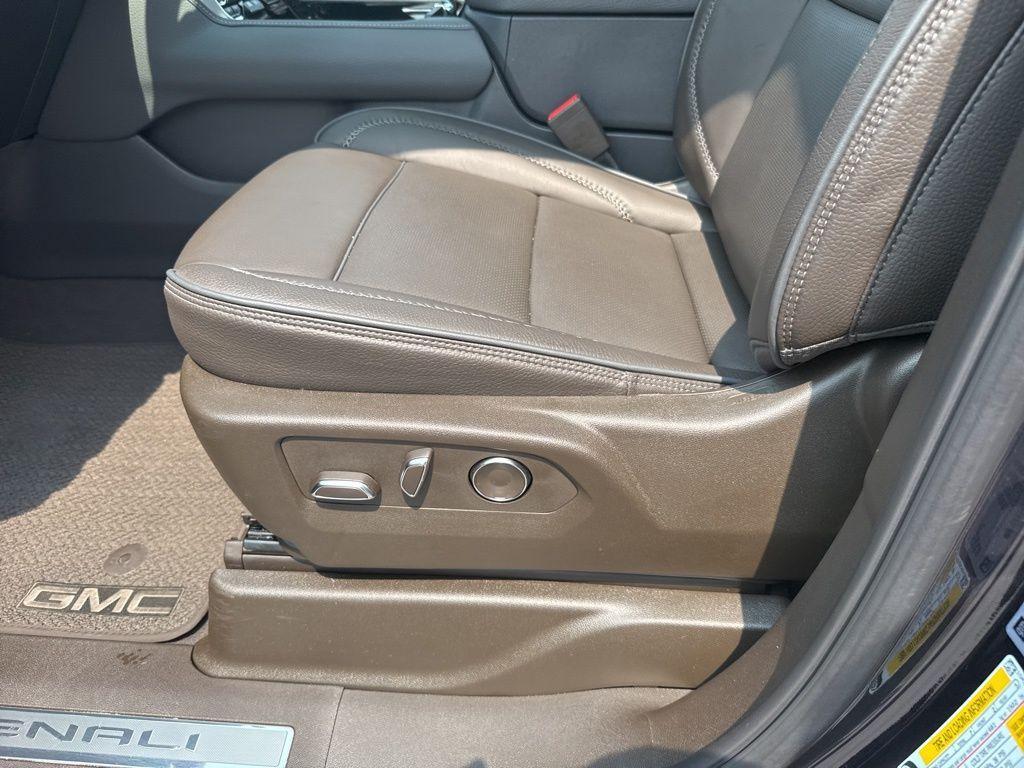 used 2024 GMC Yukon XL car, priced at $83,999