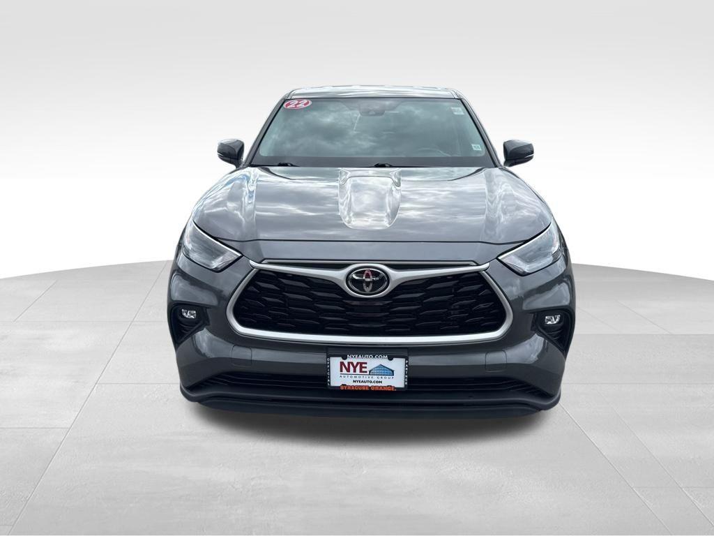 used 2022 Toyota Highlander car, priced at $34,450