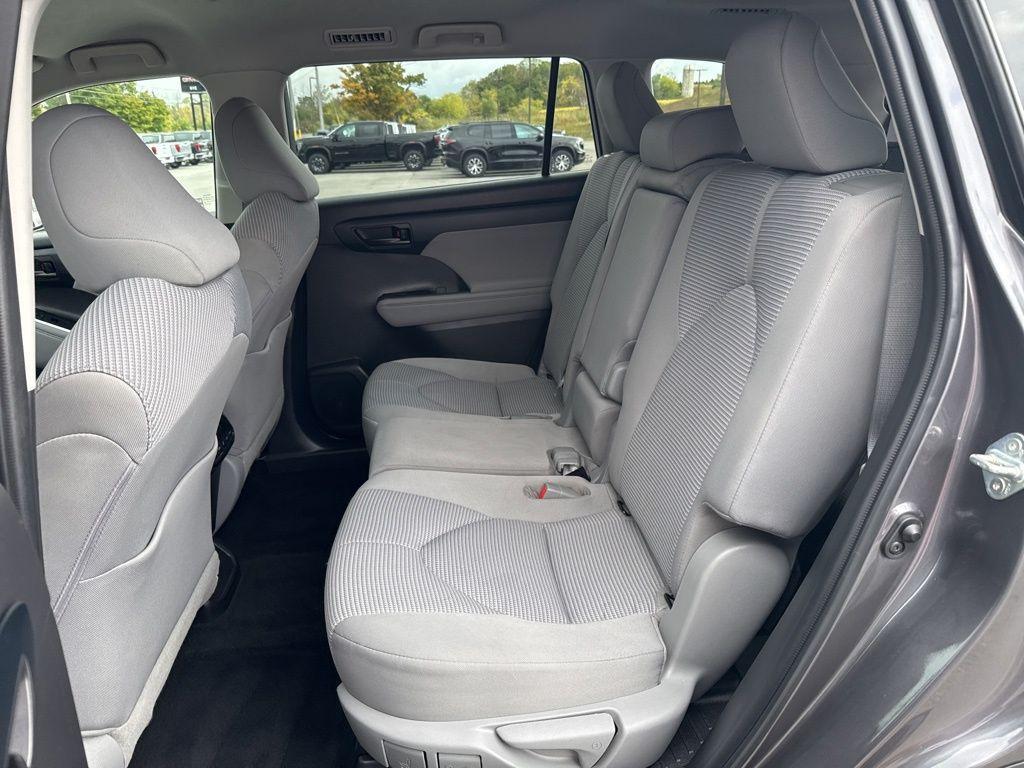 used 2022 Toyota Highlander car, priced at $34,450