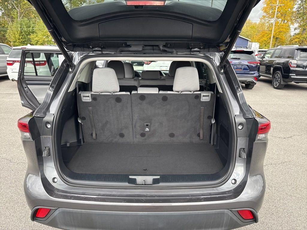 used 2022 Toyota Highlander car, priced at $34,450