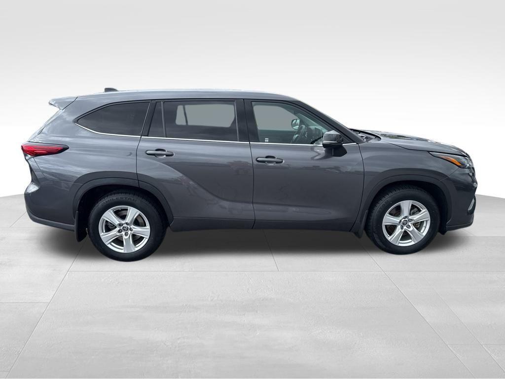 used 2022 Toyota Highlander car, priced at $34,450