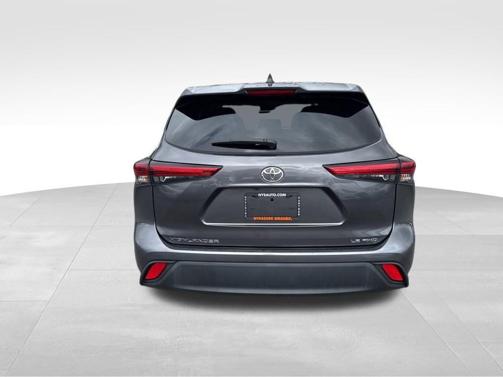 used 2022 Toyota Highlander car, priced at $34,450