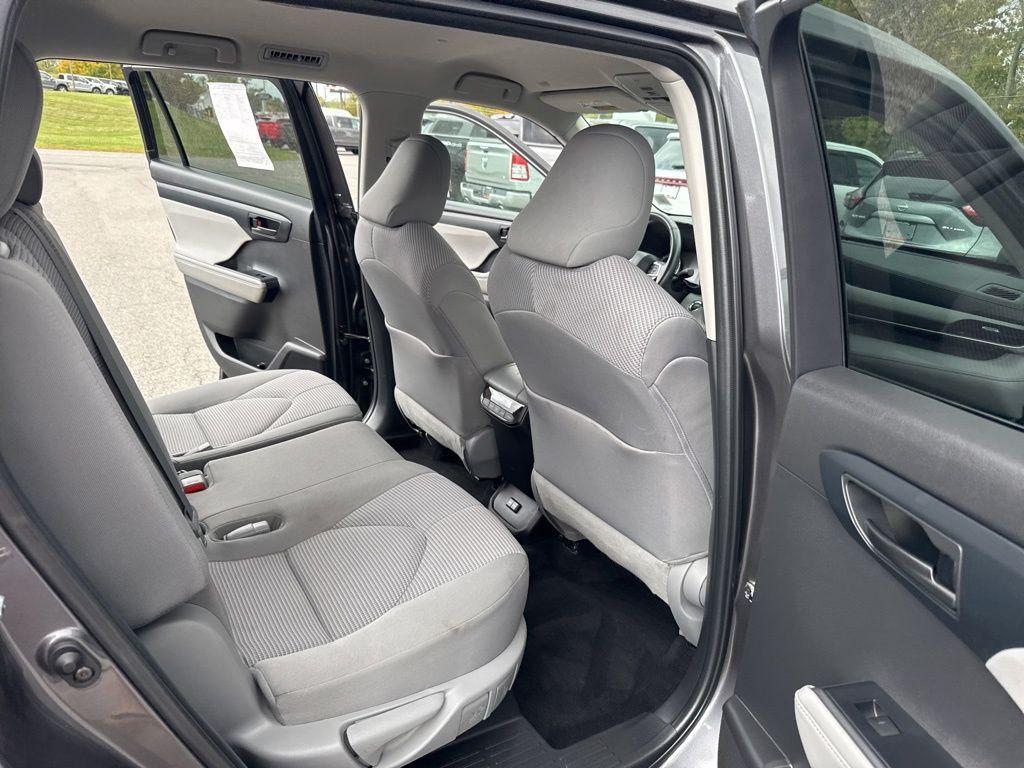 used 2022 Toyota Highlander car, priced at $34,450