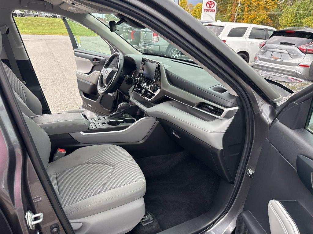 used 2022 Toyota Highlander car, priced at $34,450