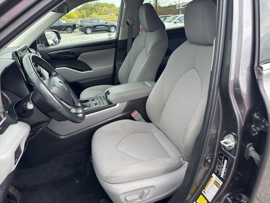 used 2022 Toyota Highlander car, priced at $34,450