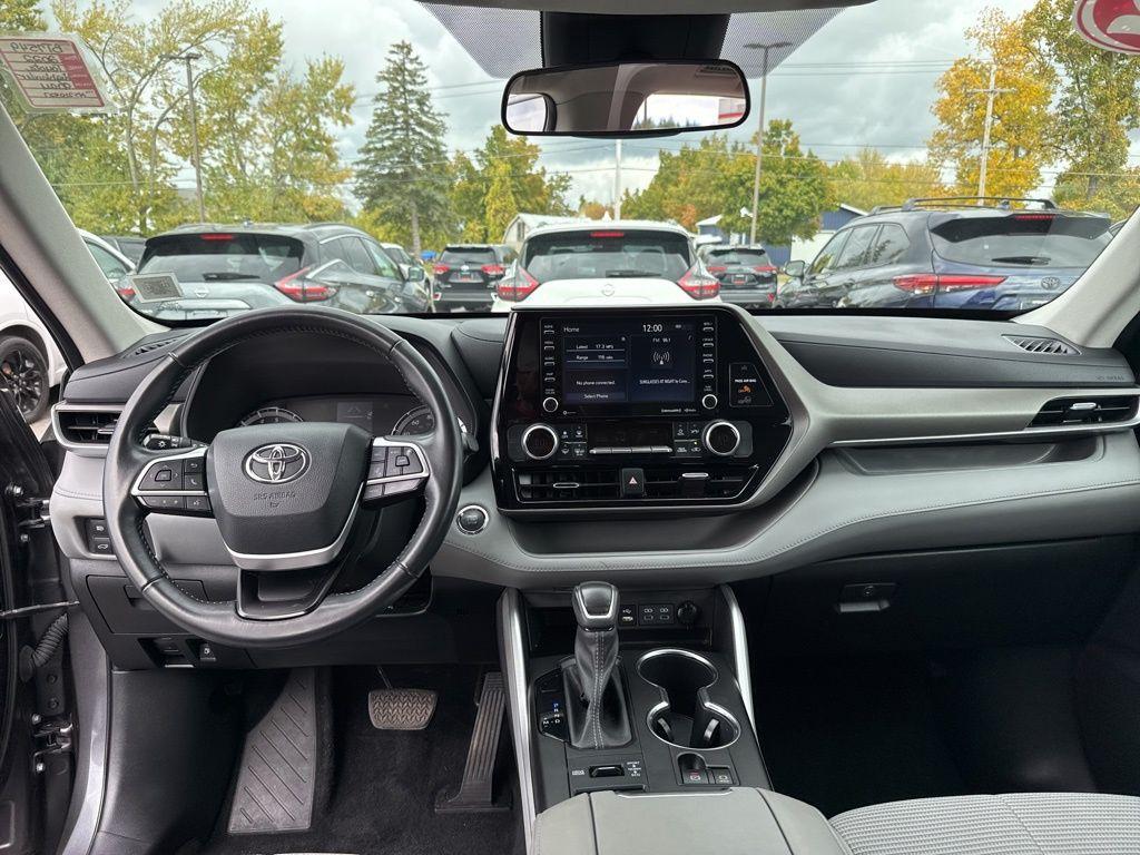 used 2022 Toyota Highlander car, priced at $34,450