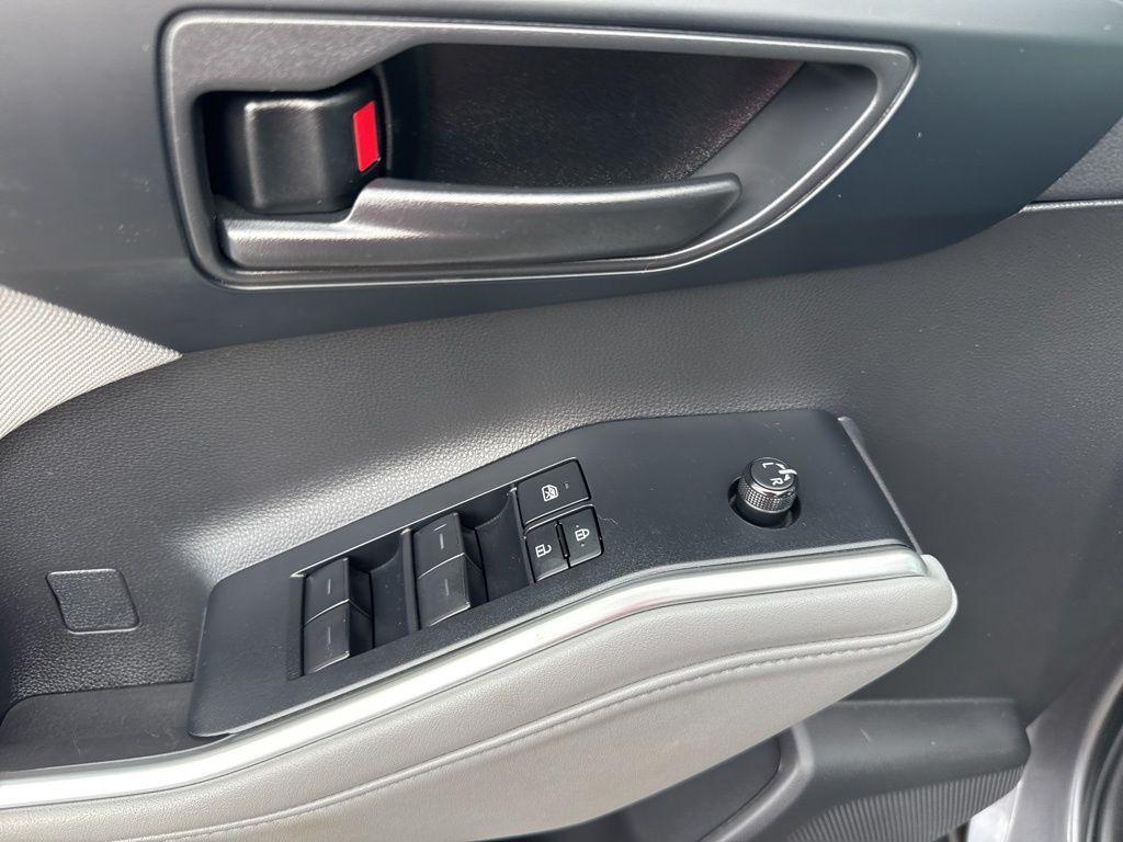 used 2022 Toyota Highlander car, priced at $34,450