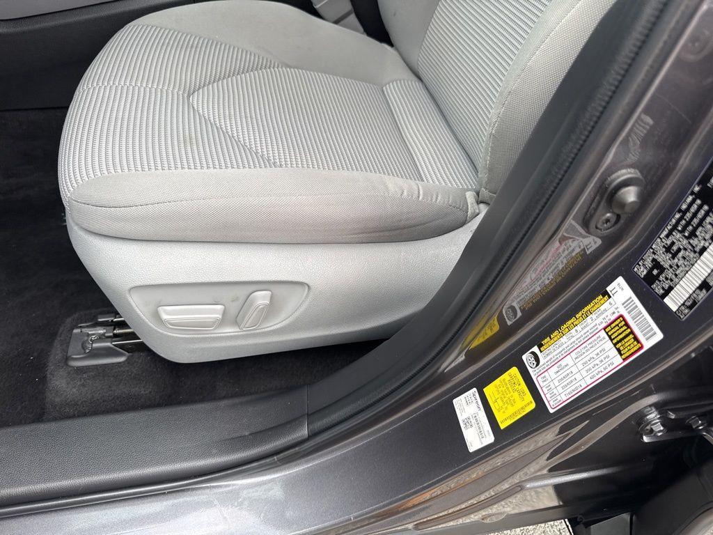 used 2022 Toyota Highlander car, priced at $34,450