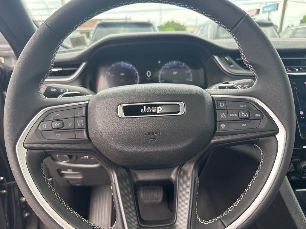 used 2025 Jeep Grand Cherokee car, priced at $38,995
