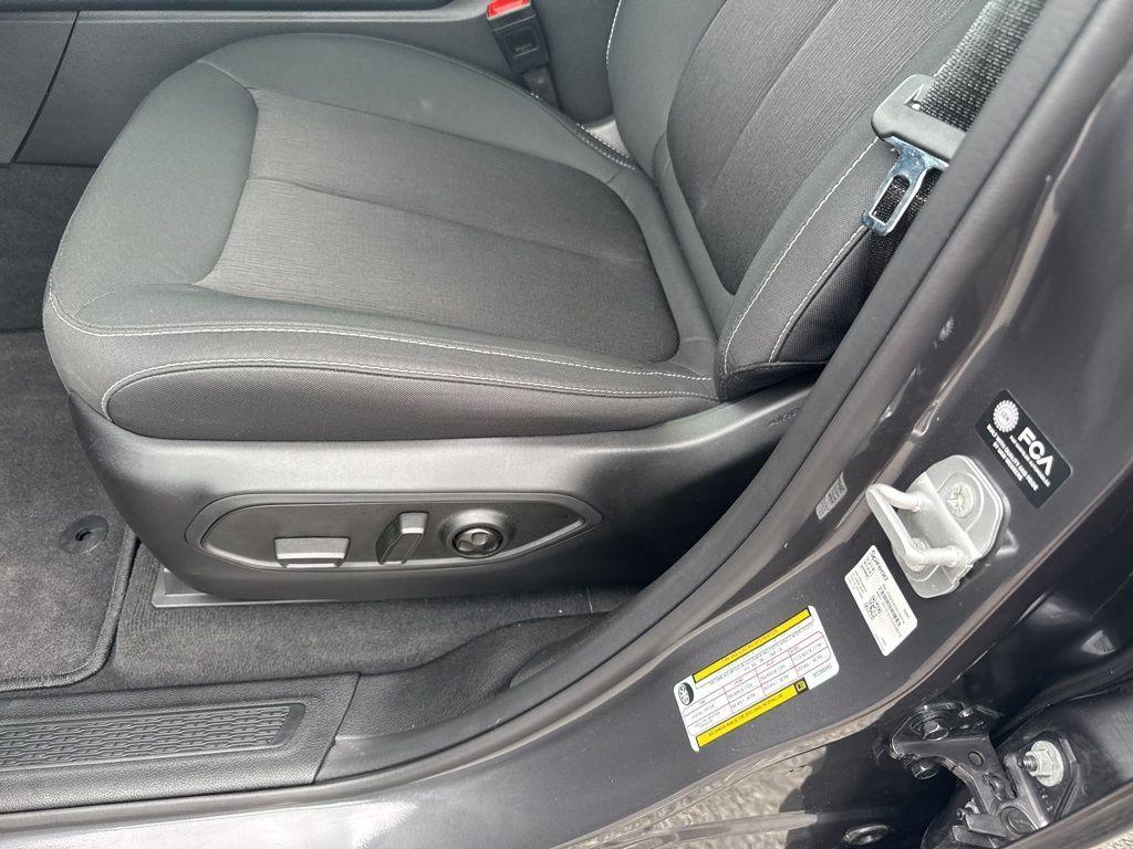 used 2025 Jeep Grand Cherokee car, priced at $38,995