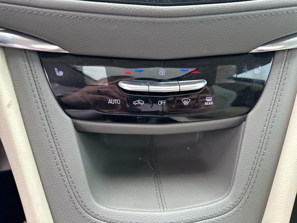 used 2021 Cadillac XT5 car, priced at $33,604