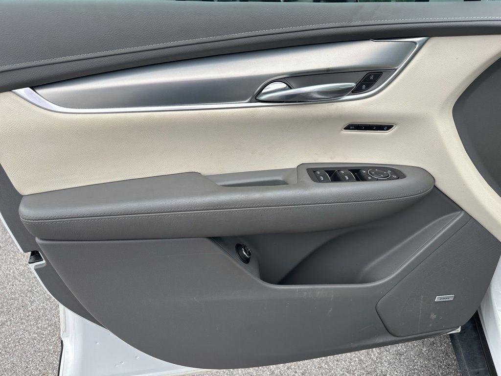 used 2021 Cadillac XT5 car, priced at $33,604