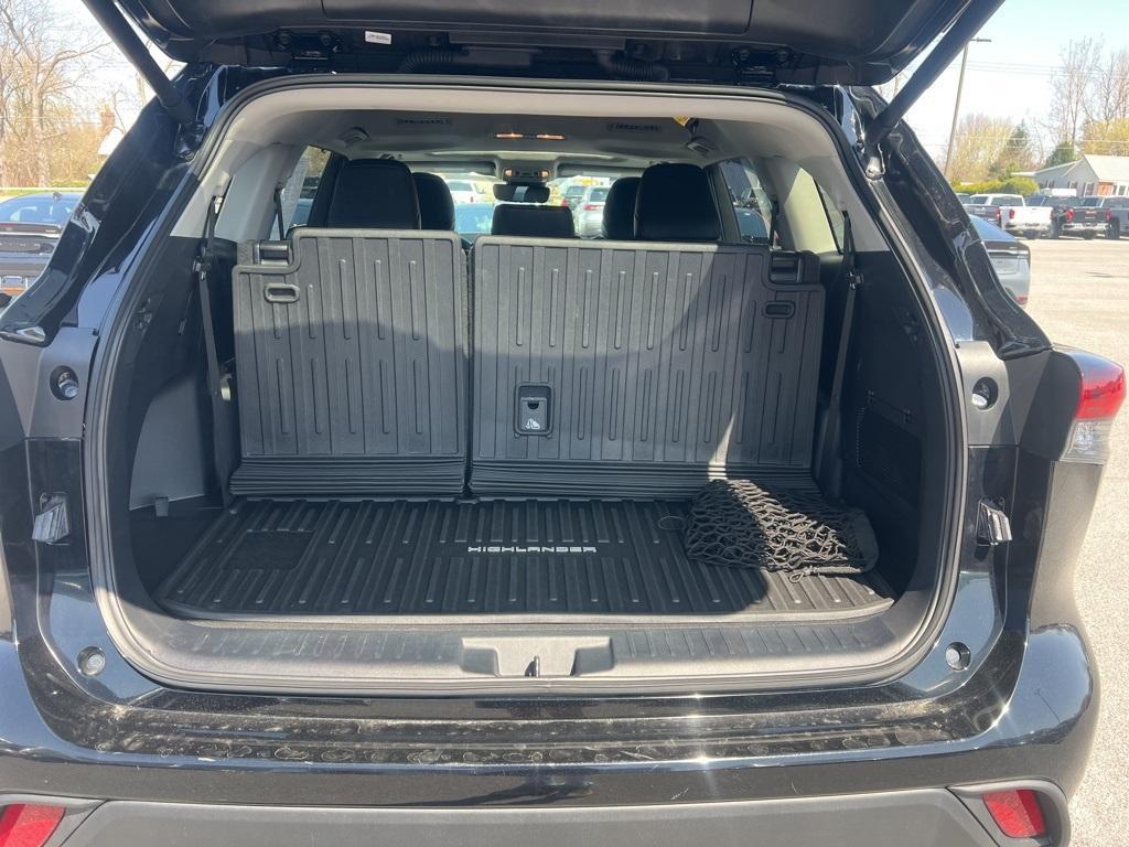 used 2024 Toyota Highlander car, priced at $43,900