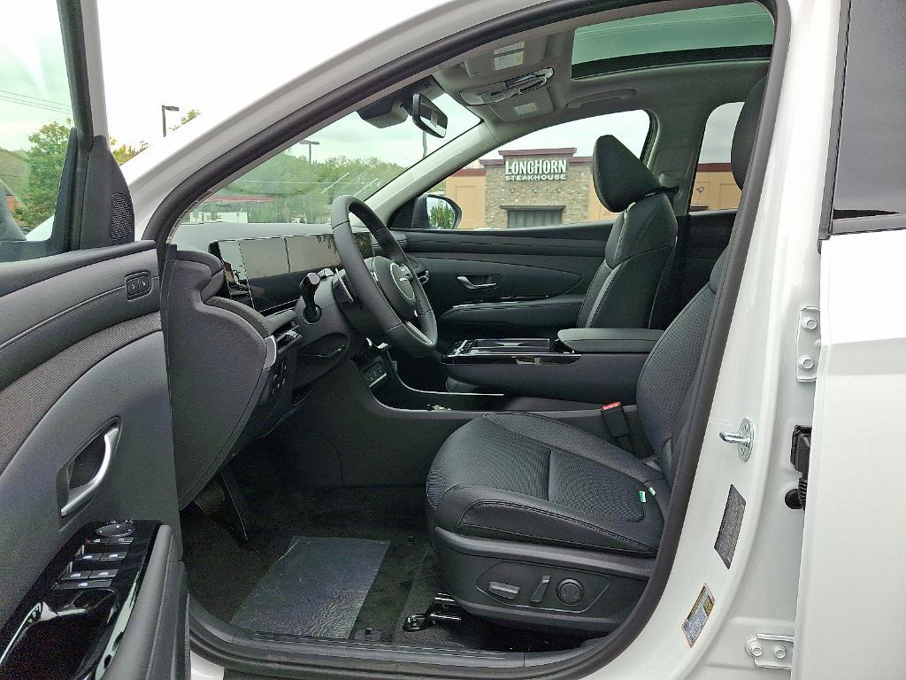 new 2025 Hyundai TUCSON Hybrid car, priced at $42,878