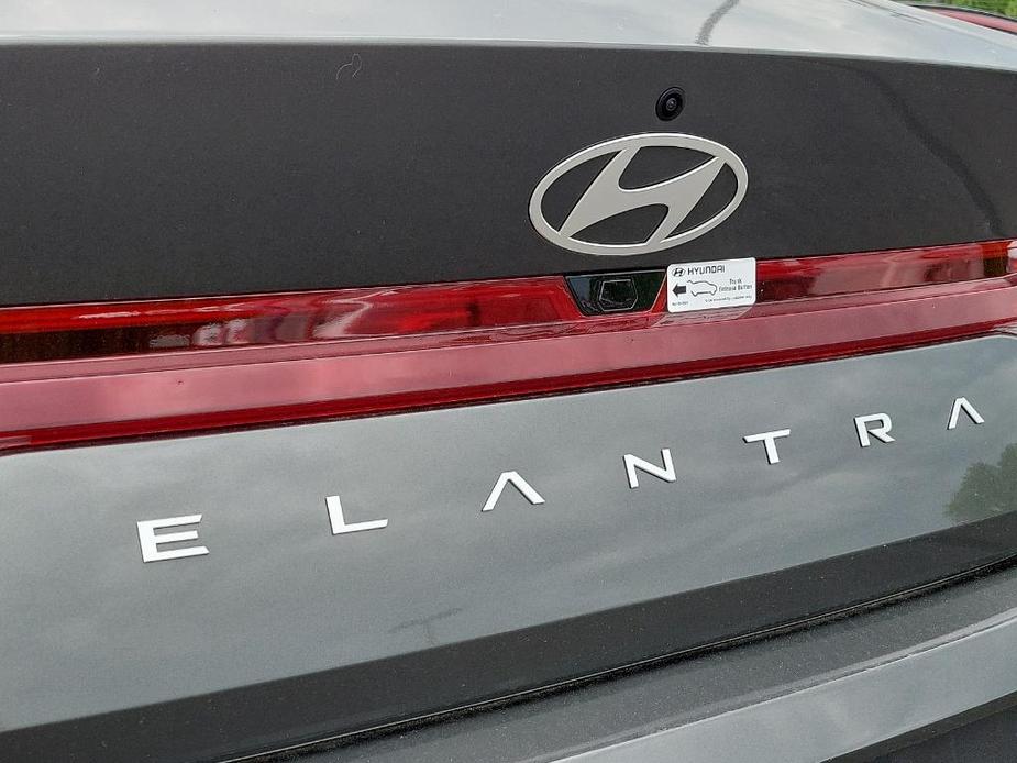 new 2024 Hyundai Elantra car