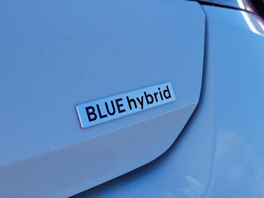 new 2024 Hyundai Elantra HEV car, priced at $28,440