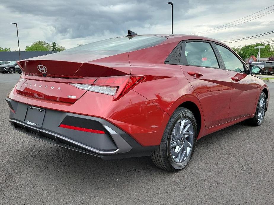 new 2024 Hyundai Elantra HEV car, priced at $27,970