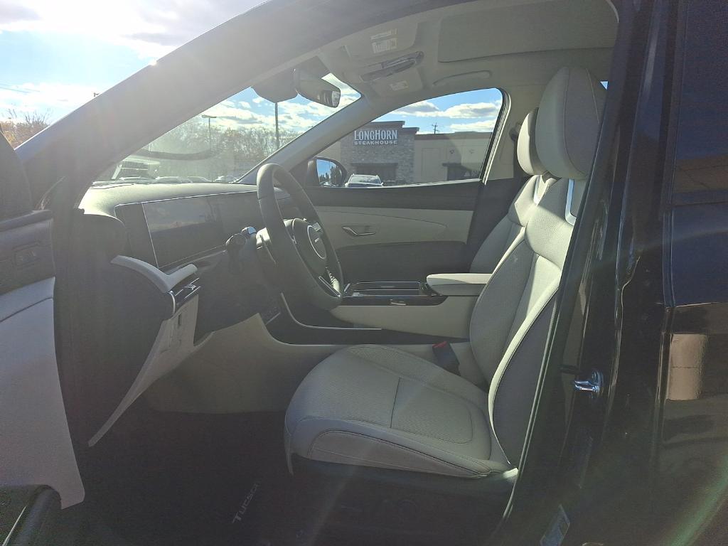 new 2026 Hyundai TUCSON Hybrid car, priced at $43,444
