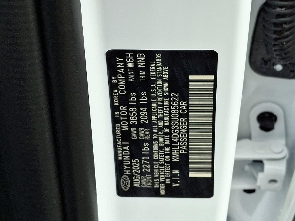 new 2025 Hyundai Elantra car, priced at $24,081