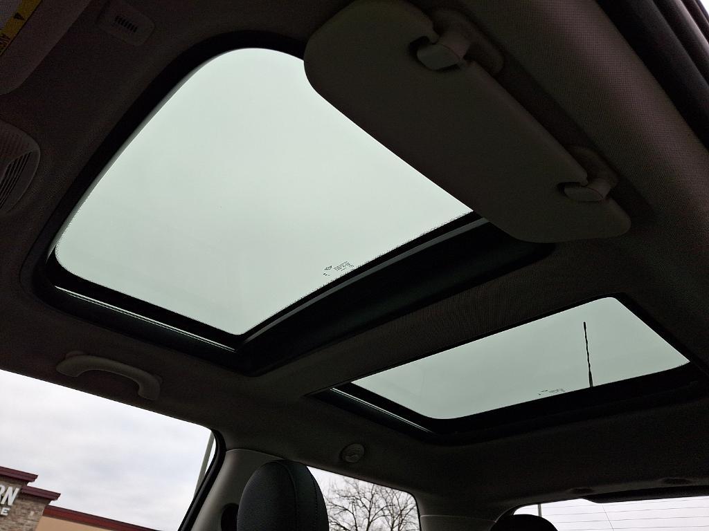 used 2024 MINI Hardtop car, priced at $28,182