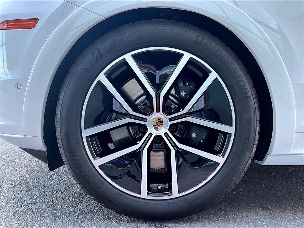 new 2025 Porsche Cayenne car, priced at $131,925