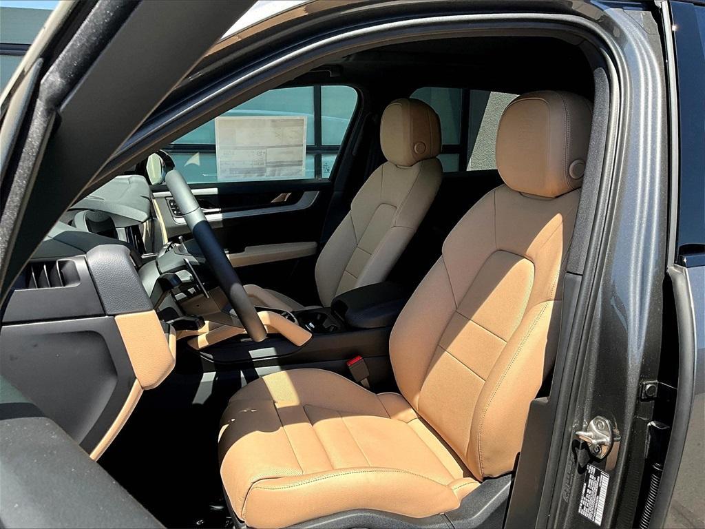 new 2025 Porsche Cayenne car, priced at $102,425