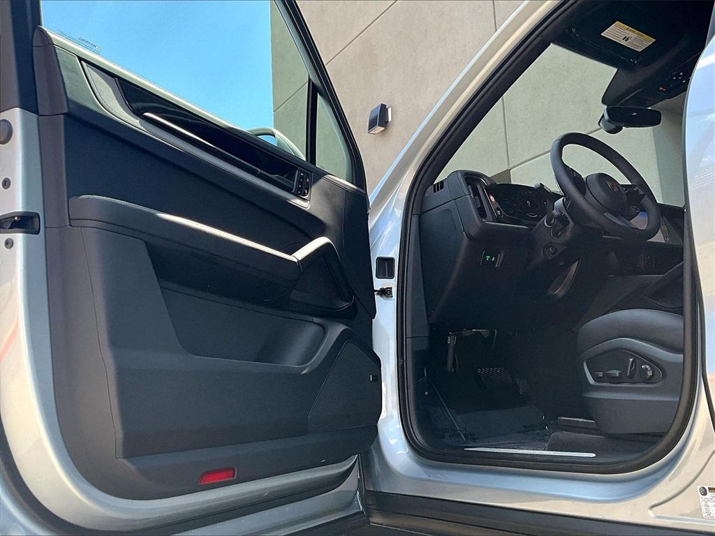 new 2025 Porsche Cayenne car, priced at $104,685