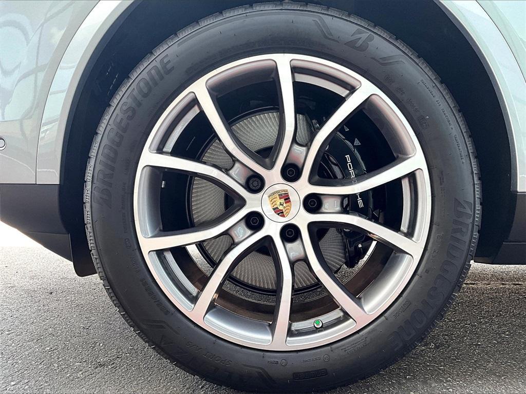 new 2025 Porsche Cayenne car, priced at $104,685