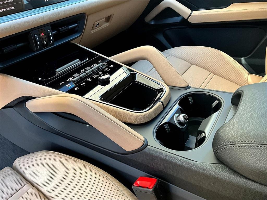 new 2025 Porsche Cayenne car, priced at $105,275