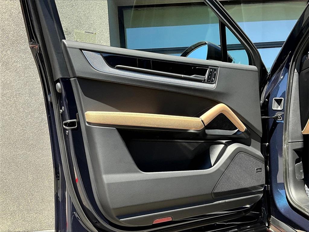 new 2025 Porsche Cayenne car, priced at $105,275