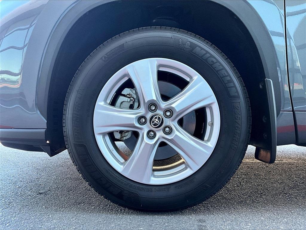 used 2024 Toyota Highlander car, priced at $38,250