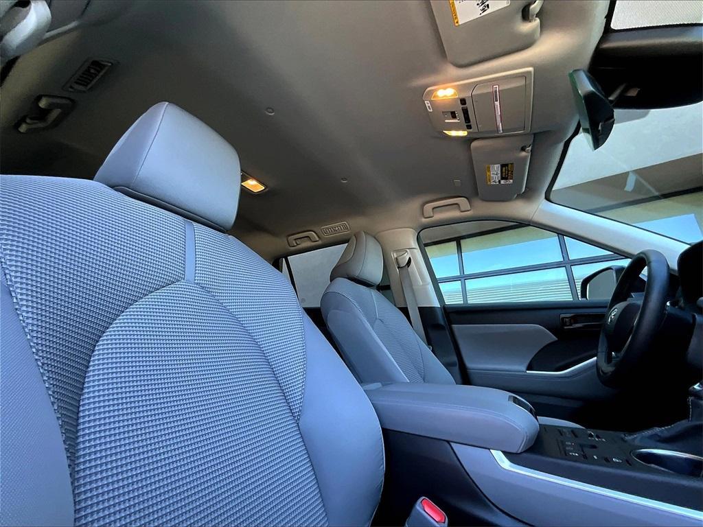 used 2024 Toyota Highlander car, priced at $38,250