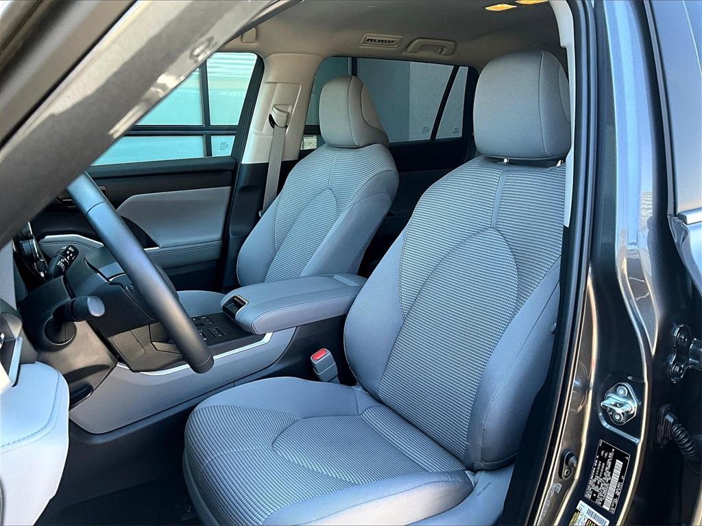 used 2024 Toyota Highlander car, priced at $38,250