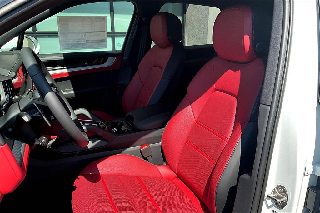 new 2025 Porsche Cayenne car, priced at $113,475